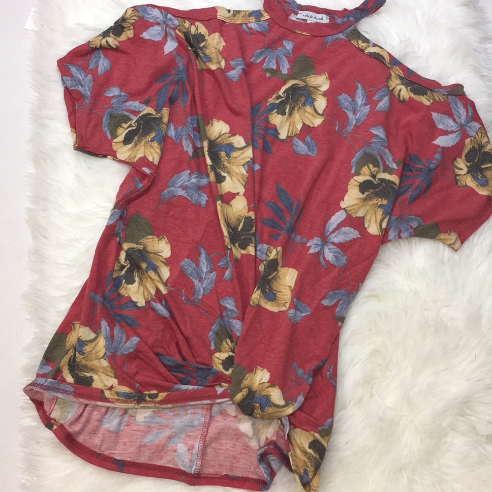 Floral Front Twist Tee - Picture 3 of 4